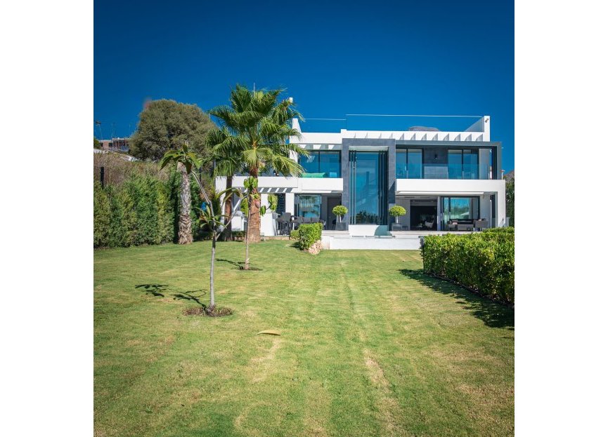 Resale - House - Detached Villa - Estepona - Estepona Centro