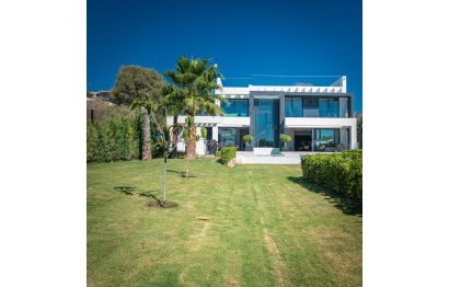 Resale - House - Detached Villa - Estepona - Estepona Centro