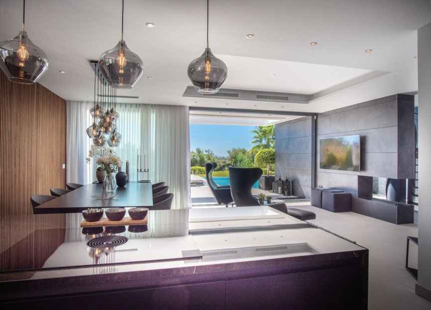 Resale - House - Detached Villa - Estepona - Estepona Centro