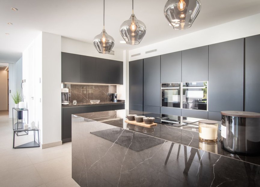 Resale - House - Detached Villa - Estepona - Estepona Centro