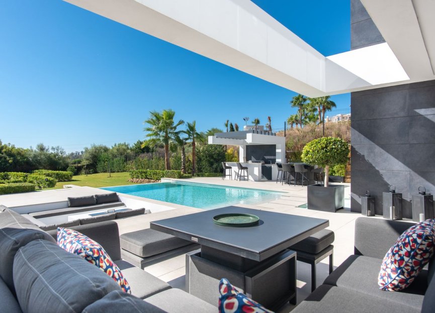 Resale - House - Detached Villa - Estepona - Estepona Centro