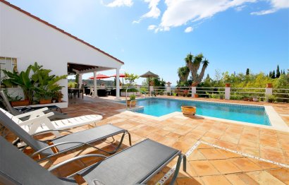 Resale - House - Detached Villa - Estepona - Estepona Centro