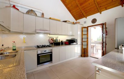 Resale - House - Detached Villa - Estepona - Estepona Centro