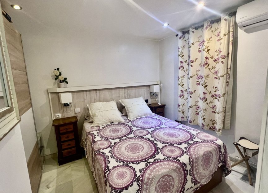 Resale - Apartment - Middle Floor Apartment - Estepona - Estepona Centro