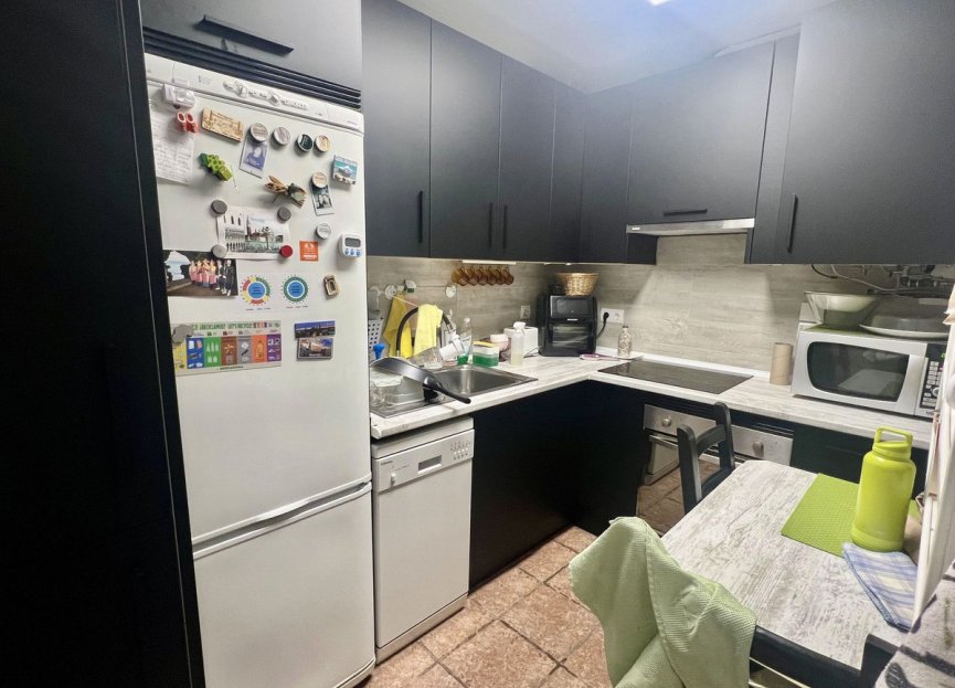 Resale - Apartment - Middle Floor Apartment - Estepona - Estepona Centro