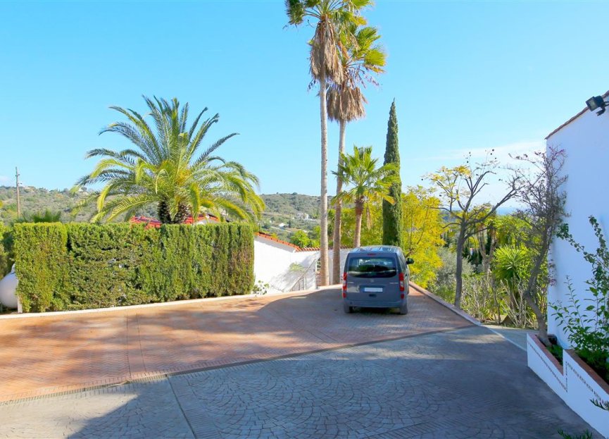 Resale - House - Detached Villa - Estepona - Estepona Centro