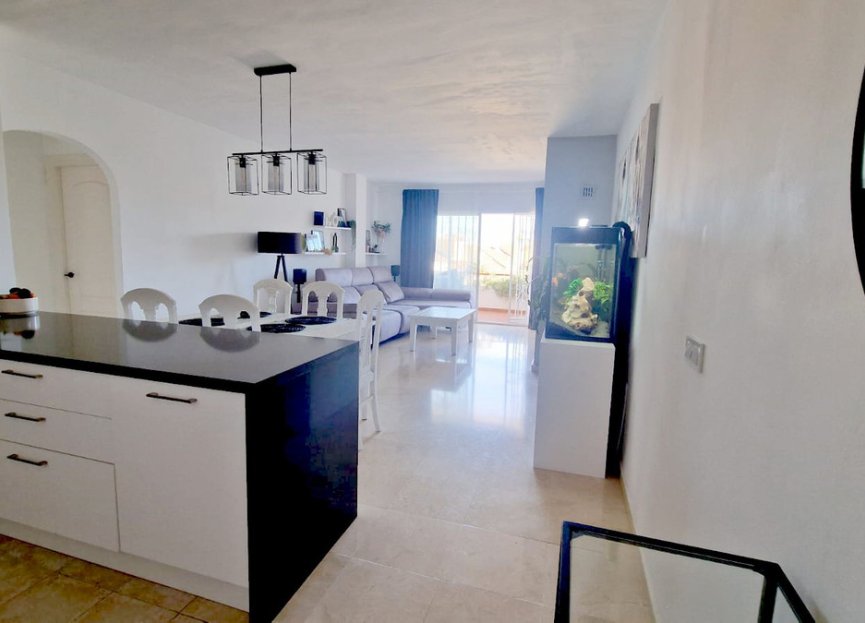 Resale - Apartment - Middle Floor Apartment - Estepona - Bel Air