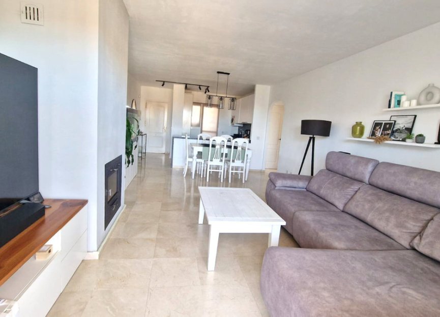 Resale - Apartment - Middle Floor Apartment - Estepona - Bel Air