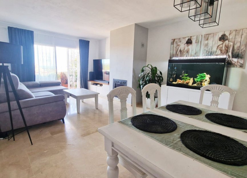 Resale - Apartment - Middle Floor Apartment - Estepona - Bel Air