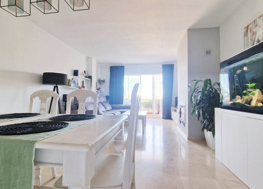 Resale - Apartment - Middle Floor Apartment - Estepona - Bel Air