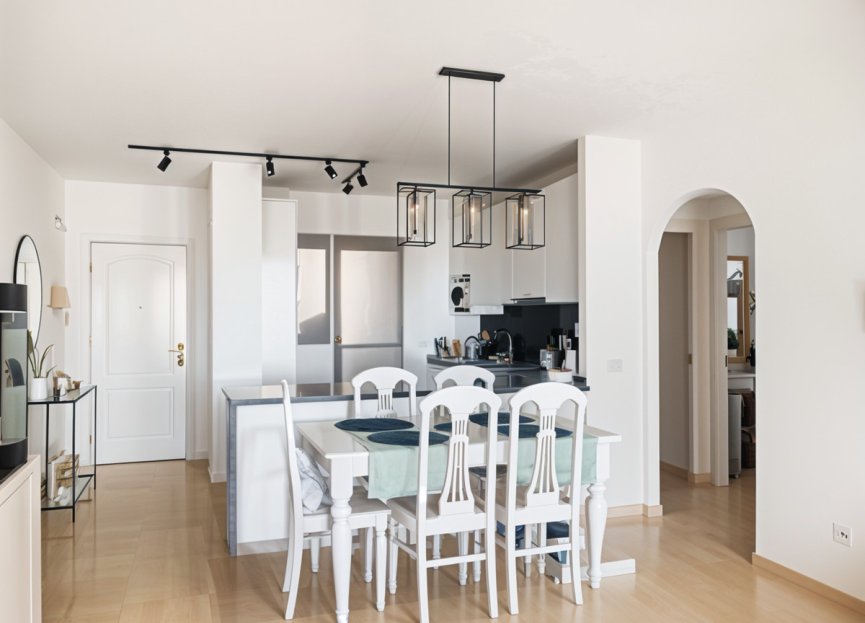 Resale - Apartment - Middle Floor Apartment - Estepona - Bel Air