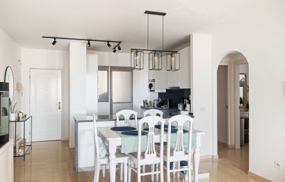 Resale - Apartment - Middle Floor Apartment - Estepona - Bel Air