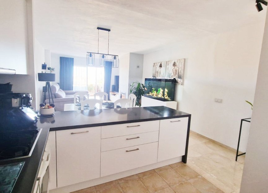 Resale - Apartment - Middle Floor Apartment - Estepona - Bel Air