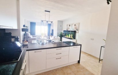 Resale - Apartment - Middle Floor Apartment - Estepona - Bel Air