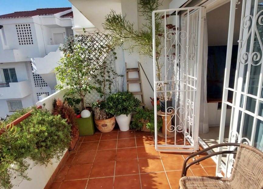 Resale - Apartment - Middle Floor Apartment - Estepona - Bel Air