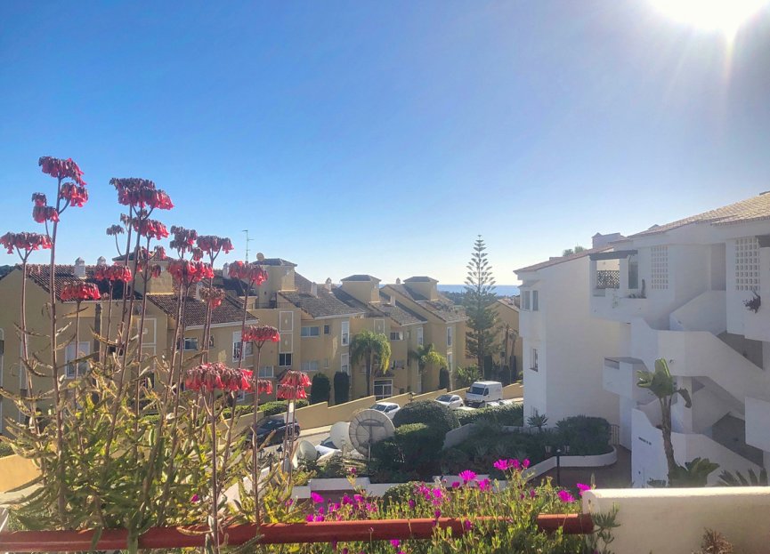 Resale - Apartment - Middle Floor Apartment - Estepona - Bel Air