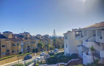 Resale - Apartment - Middle Floor Apartment - Estepona - Bel Air
