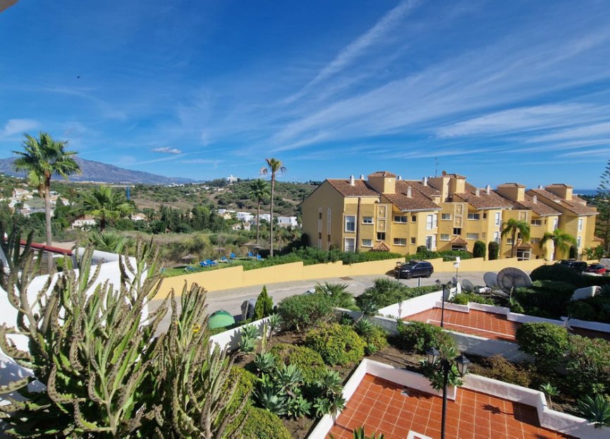 Resale - Apartment - Middle Floor Apartment - Estepona - Bel Air
