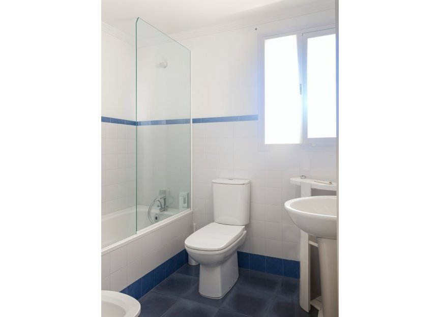 Resale - Apartment - Middle Floor Apartment - Estepona - Bel Air