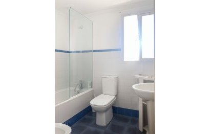 Resale - Apartment - Middle Floor Apartment - Estepona - Bel Air