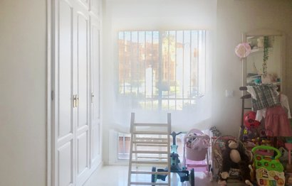 Resale - Apartment - Middle Floor Apartment - Estepona - Bel Air