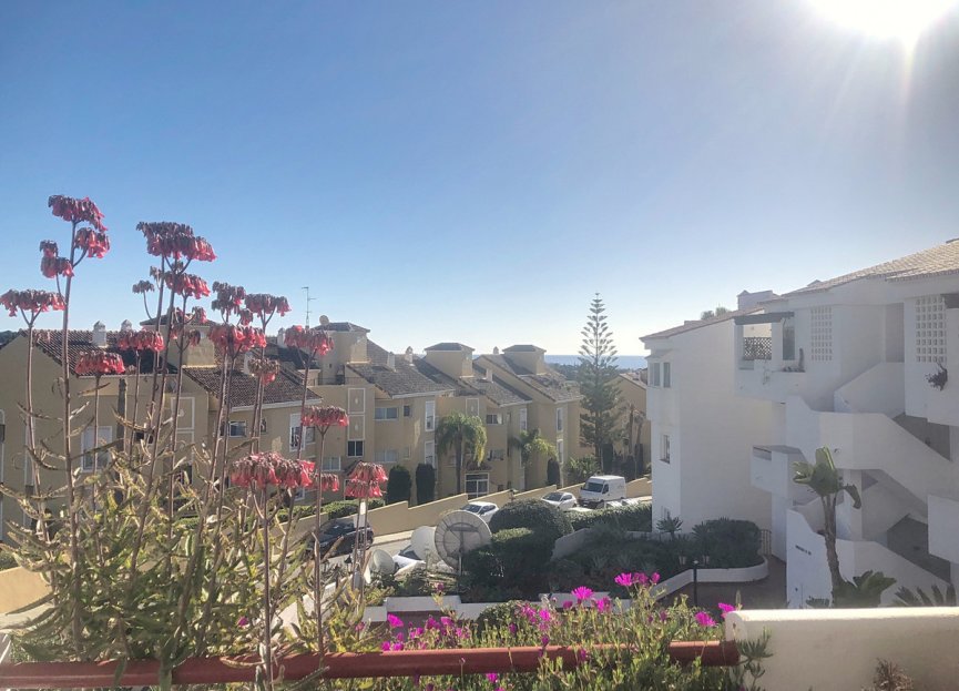 Resale - Apartment - Middle Floor Apartment - Estepona - Bel Air