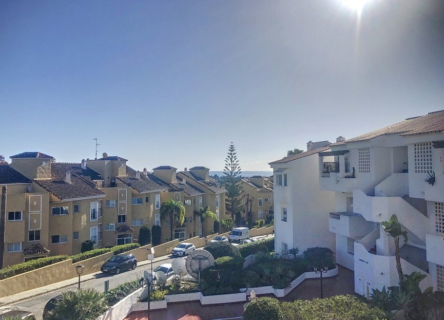 Resale - Apartment - Middle Floor Apartment - Estepona - Bel Air