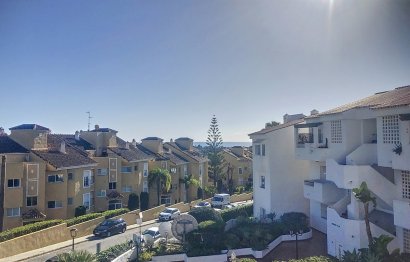 Resale - Apartment - Middle Floor Apartment - Estepona - Bel Air