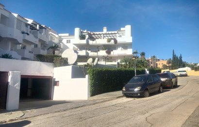 Resale - Apartment - Middle Floor Apartment - Estepona - Bel Air