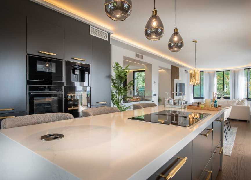 Resale - House - Detached Villa - Benahavís - La Quinta