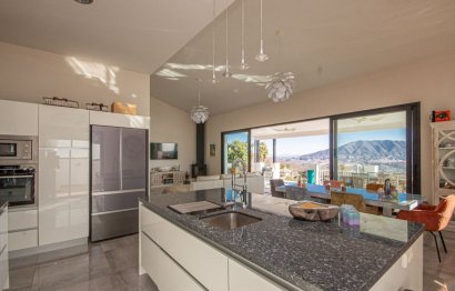 Resale - House - Detached Villa - Marbella - La Mairena