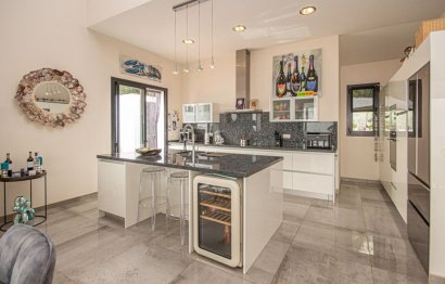 Resale - House - Detached Villa - Marbella - La Mairena