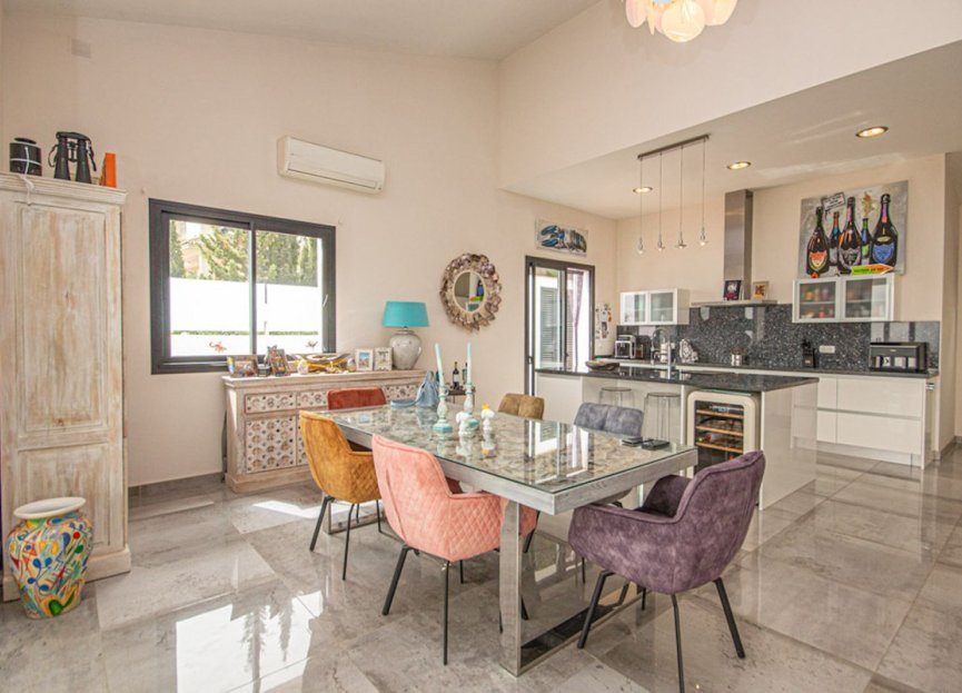 Resale - House - Detached Villa - Marbella - La Mairena