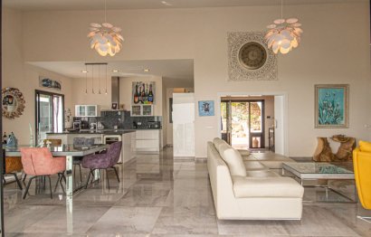 Resale - House - Detached Villa - Marbella - La Mairena