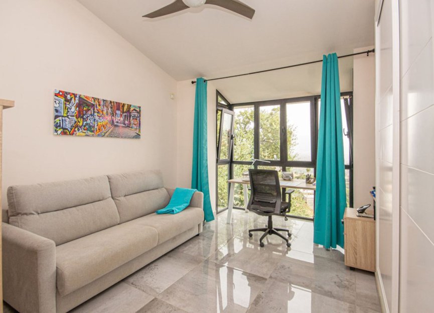 Resale - House - Detached Villa - Marbella - La Mairena