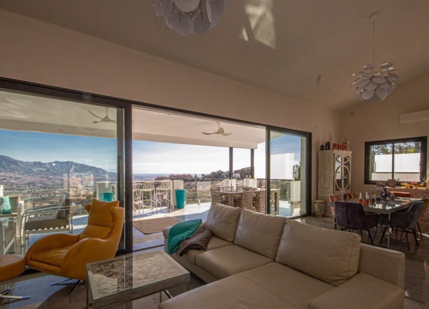 Resale - House - Detached Villa - Marbella - La Mairena