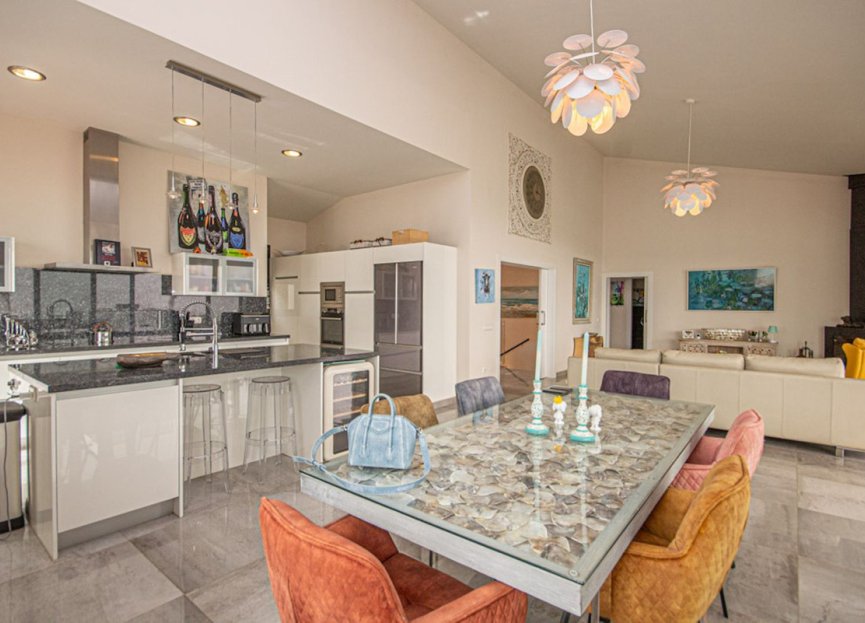 Resale - House - Detached Villa - Marbella - La Mairena