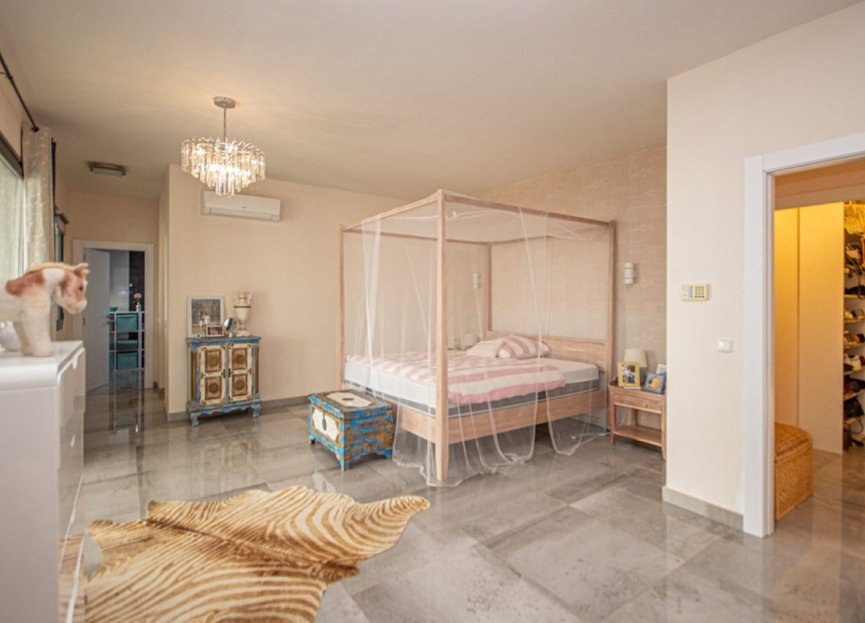 Resale - House - Detached Villa - Marbella - La Mairena