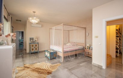 Resale - House - Detached Villa - Marbella - La Mairena