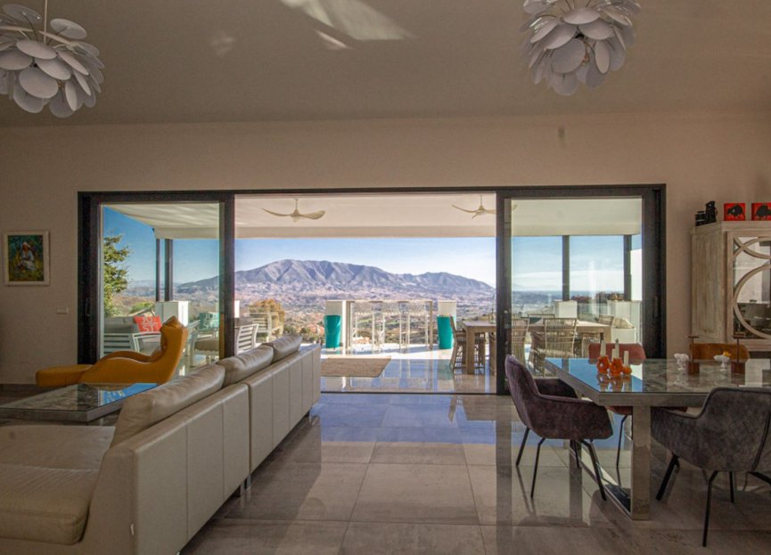 Resale - House - Detached Villa - Marbella - La Mairena