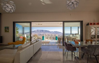 Resale - House - Detached Villa - Marbella - La Mairena