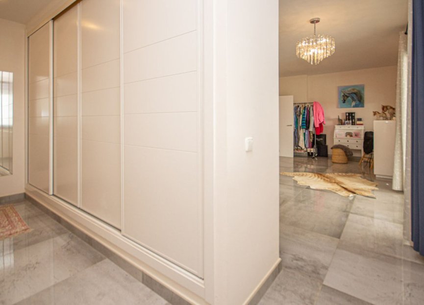 Resale - House - Detached Villa - Marbella - La Mairena