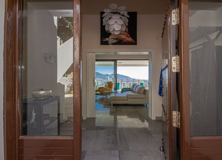 Resale - House - Detached Villa - Marbella - La Mairena