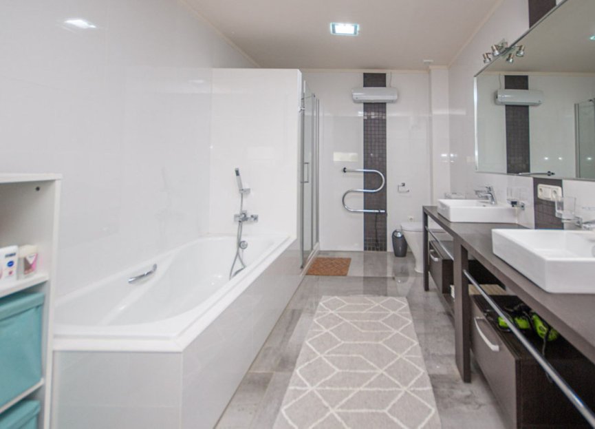 Resale - House - Detached Villa - Marbella - La Mairena