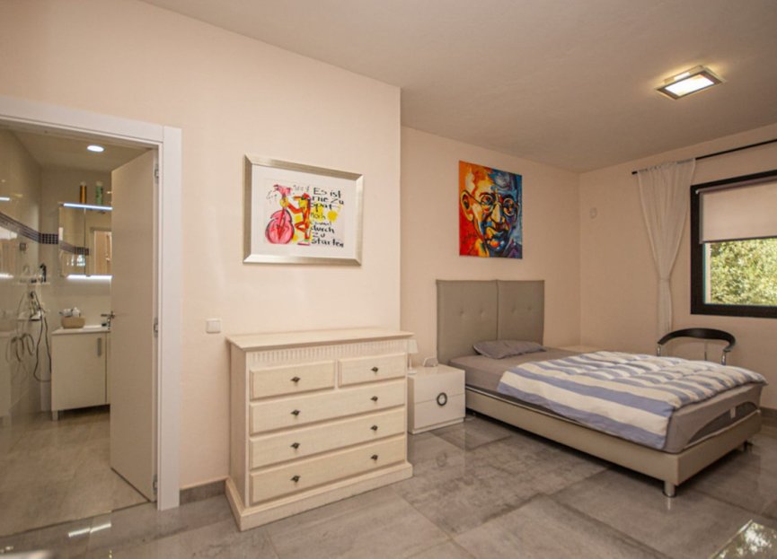 Resale - House - Detached Villa - Marbella - La Mairena