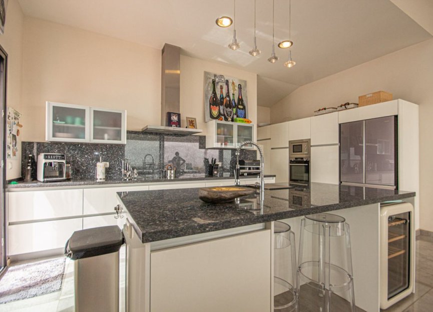 Resale - House - Detached Villa - Marbella - La Mairena