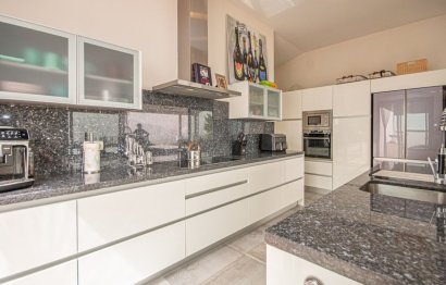 Resale - House - Detached Villa - Marbella - La Mairena