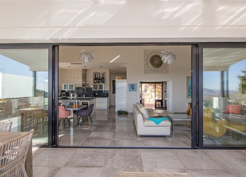 Resale - House - Detached Villa - Marbella - La Mairena