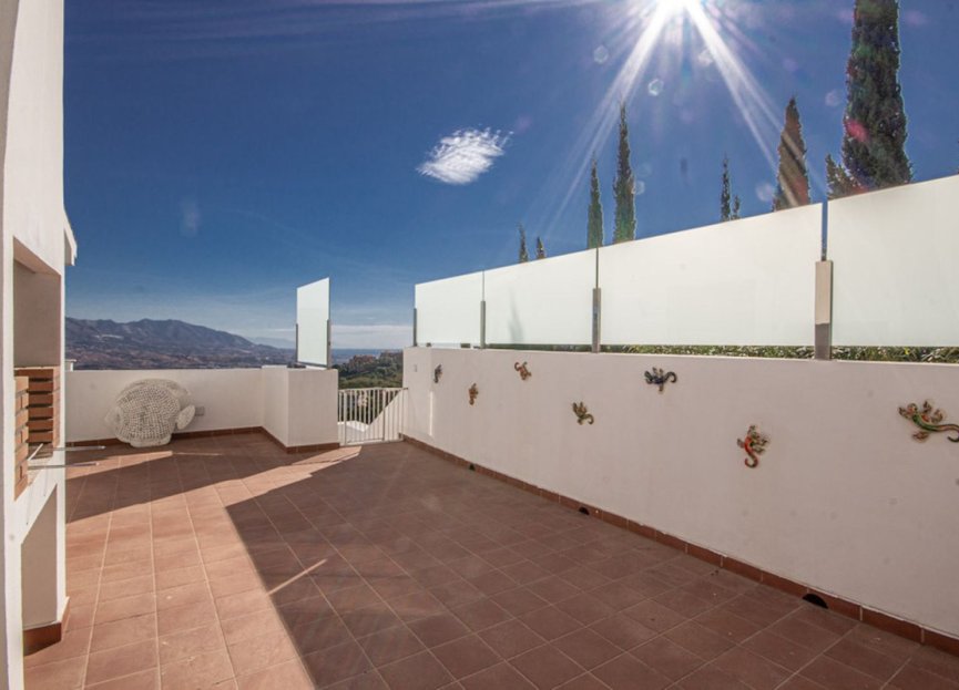 Resale - House - Detached Villa - Marbella - La Mairena