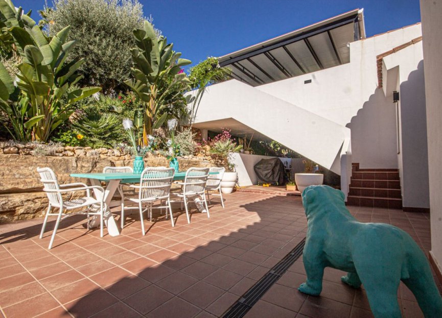 Resale - House - Detached Villa - Marbella - La Mairena